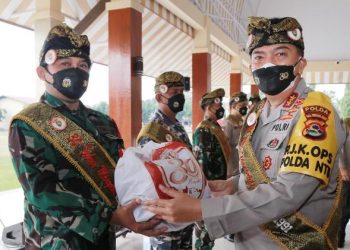 Alumni Akpol 91 di NTB Bagi Sembako ke Aparat Penanggulangan Covid-19