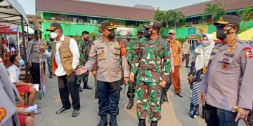 Apresiasi Gerai Vaksin Keliling Kapolri dan Panglima TNI Kunjungi Tiga Lokasi Gerai di Polres Metro Jakarta Pusat