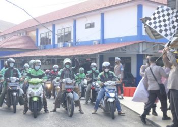 Berdayakan Ojol, 165 Paket Sembako dan Vitamin Disalurkan ke Anggota Polri yang Jalani Isolasi Mandiri