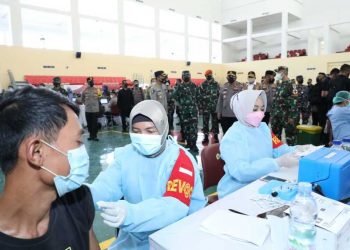 Percepat Vaksinasi Covid-19 di Banten, TNI dan Polri Bantu Tenaga Kesehatan