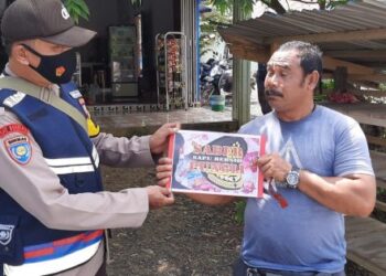 Cegah Pungutan Liar, Anggota Polsek Kelumpang Hulu Laksanakan Sosialisasi Saber Pungli