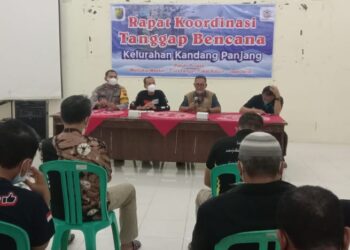 Waspada Bencana Di Musim Pancaroba, Tiga Pilar Polsek Pekalongan Utara Siapkan Posko di Kawasan Rawan Bencana
