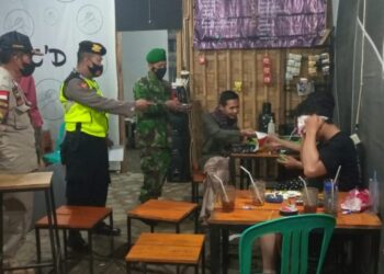 Antisipasi penyebaran Covid-19, Tiga Pilar Kota Pekalongan bersinergi rutin gelar Ops Yustisi, dan bagi masker gratis