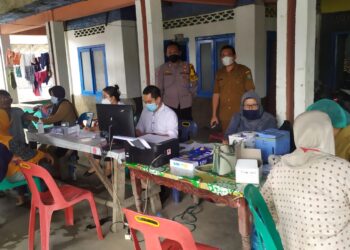 Tinjau Korban Erupsi Semeru, Kapolri Minta Jajarannya Beri Perhatian Khusus ke Lansia dan Ibu Hamil