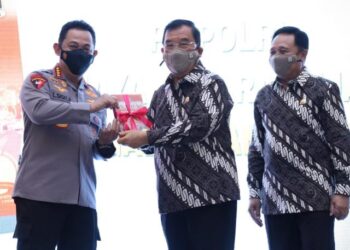 Kapolri : Buku Bhayangkara Sejati Mengabdi tanpa henti Jadi Renungan Polri untuk Jadi Lebih Baik