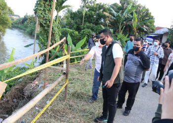 Bobby Nasution Tindaklanjuti Keluhan Warga dan Tinjau Jalanan Pinggir Sungai Denai Yang Rusak