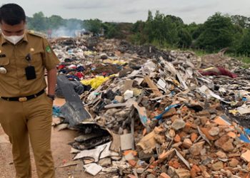 Respon Keluhan Warga, DLH dan Camat Turun ke Lokasi Pembuangan Limbah di Taman Anugerah