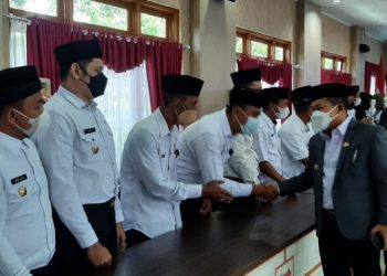 Bupati Amirudin Harapkan ASN Yang Dilantik Bisa Berkolaborasi Membantu Pemda Dalam Menjawab Keluhan Masyarakat