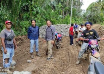 Respon keluhan Warga Ketua DPRD Kotabaru pantau jalan rusak