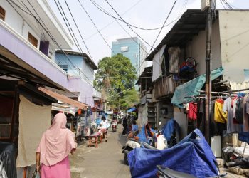 Rawan Banjir, Menteri Sosial Kunjungi Kampung Bedeng