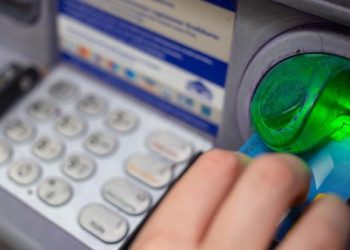 Waspada Modus Ganjal ATM: Tips Ampuh Menghindari Jebakan Penipu!