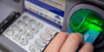 Waspada Modus Ganjal ATM: Tips Ampuh Menghindari Jebakan Penipu!